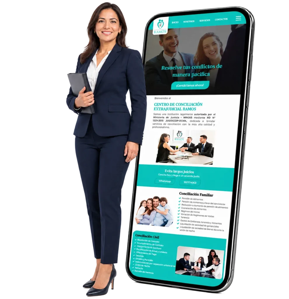Mujer profesional en traje sonriendo junto a un smartphone gigante que muestra el diseño de una página web optimizada para celulares de un centro de conciliación.